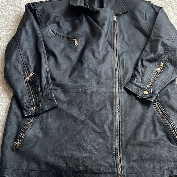 WOMAN’S Vintage Black Leather Jacket Size Medium - Picture 3 of 6